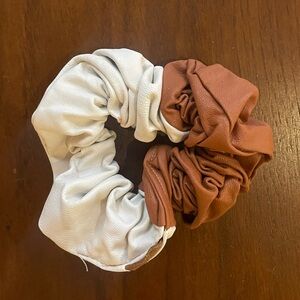 🍓3/$20🍓 Split Tone Scrunchie